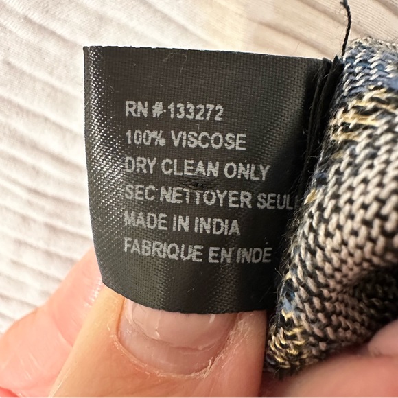 Sportin Styles NHL Pittsburgh Penguins Scarf/ Shawl w/ Fringe - Picture 5 of 9